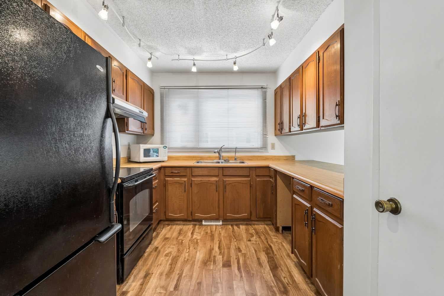 1491 Berkley Drive NW — photo 4