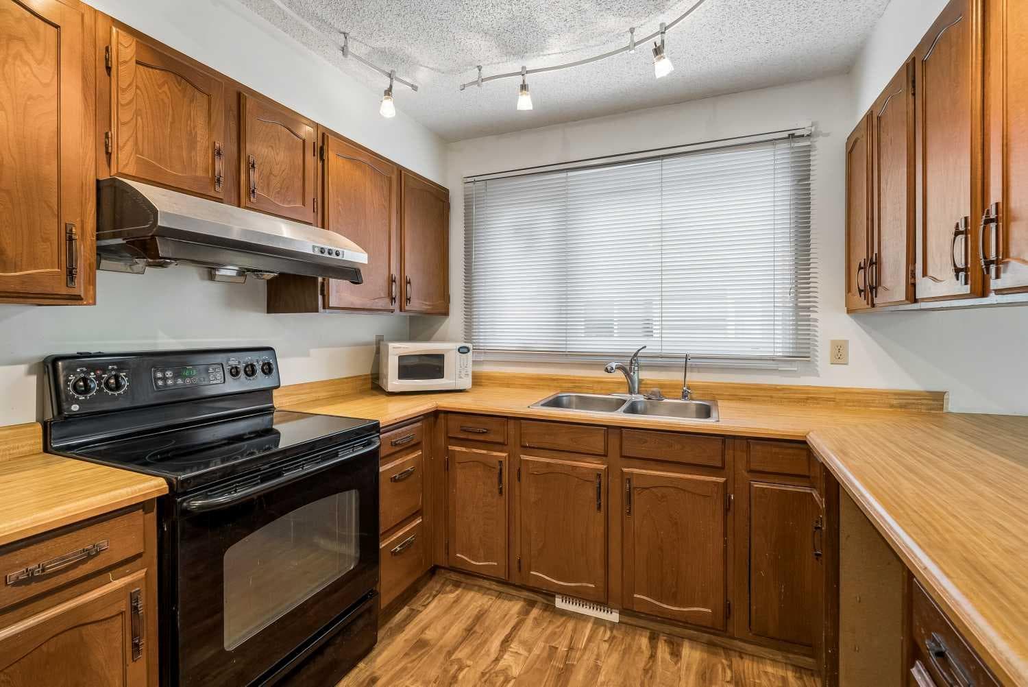 1491 Berkley Drive NW — photo 5