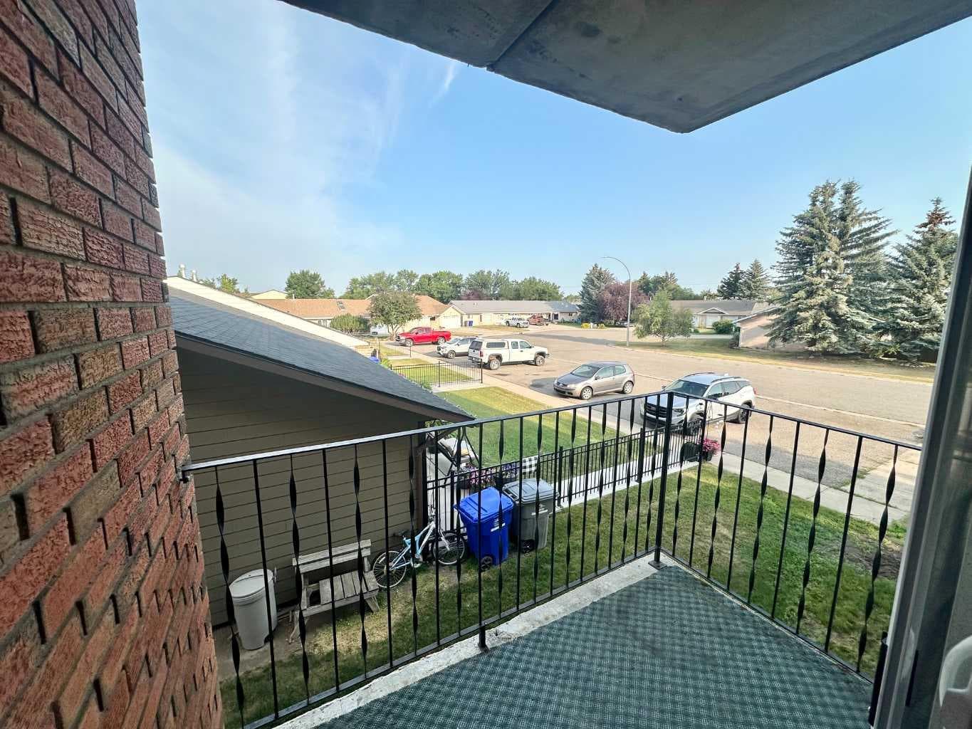 201, 1 Chinook Crescent W — photo 2