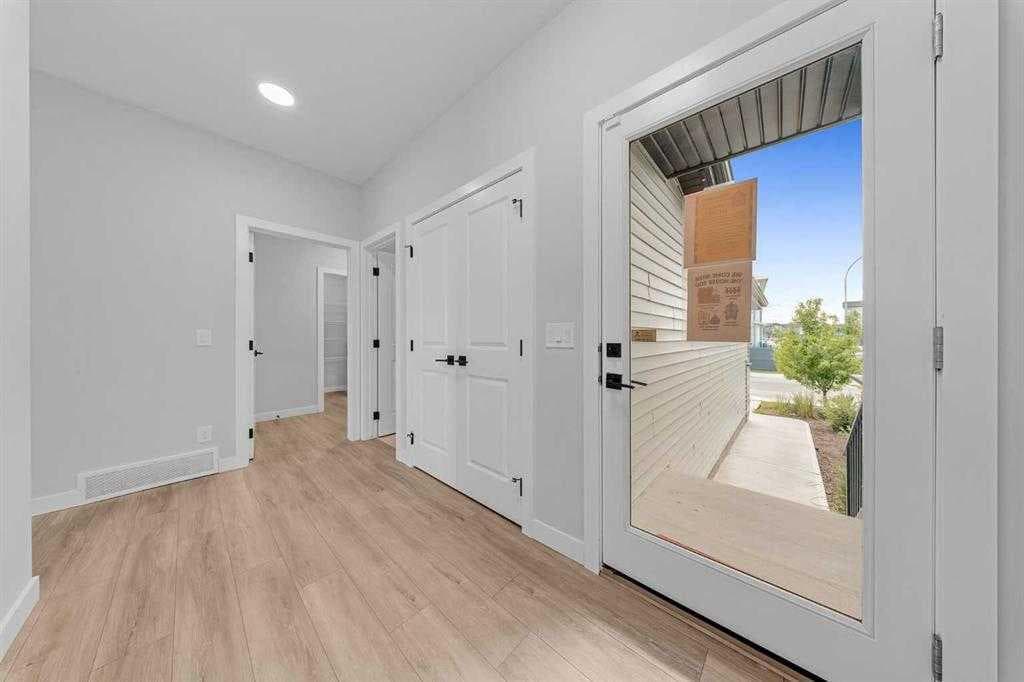 82 Belvedere Green SE — photo 2