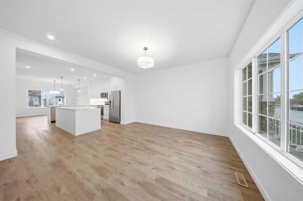 272 Huxbury View NE — photo 3