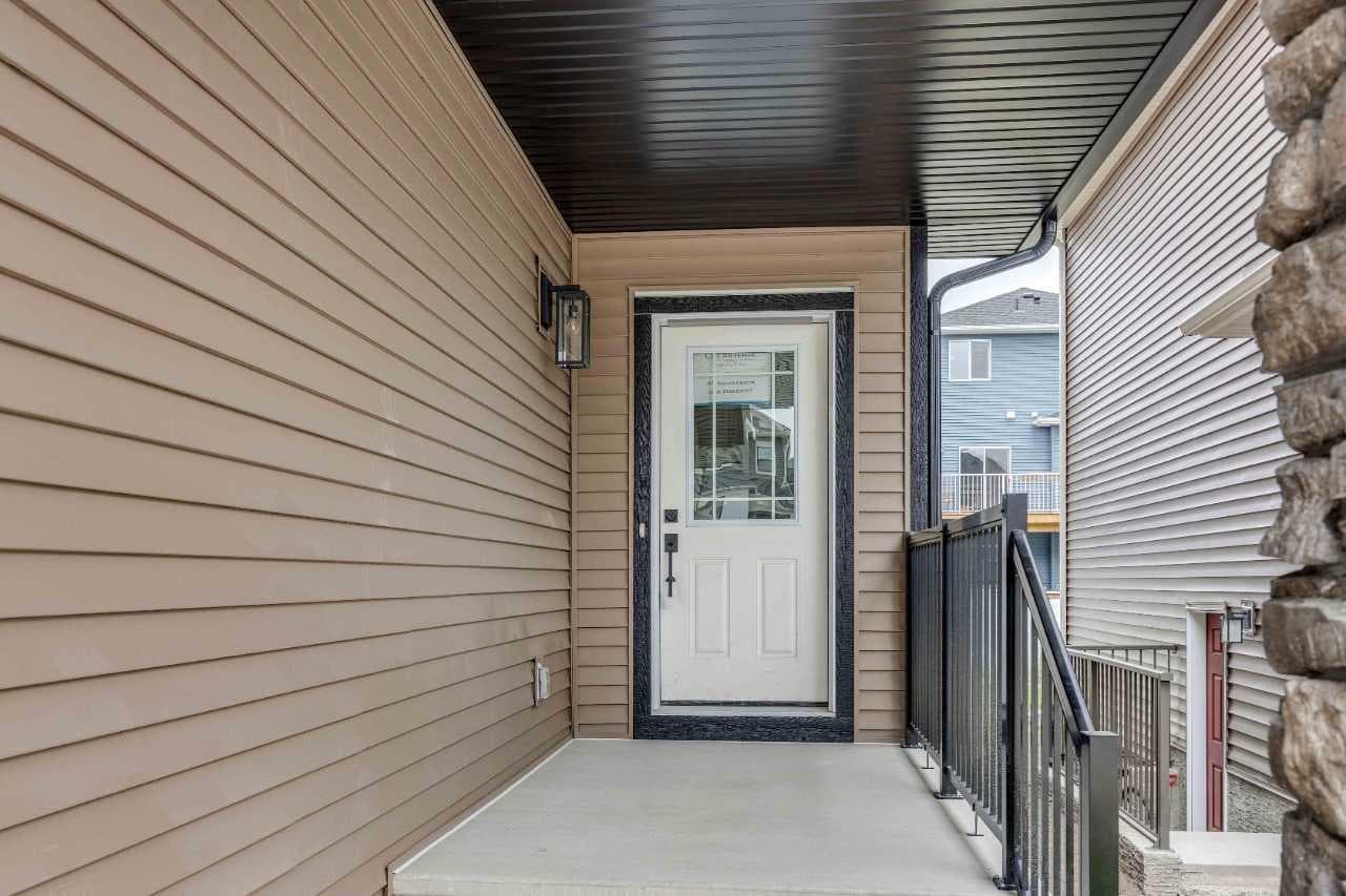 1030 Bayview Crescent SW — photo 4