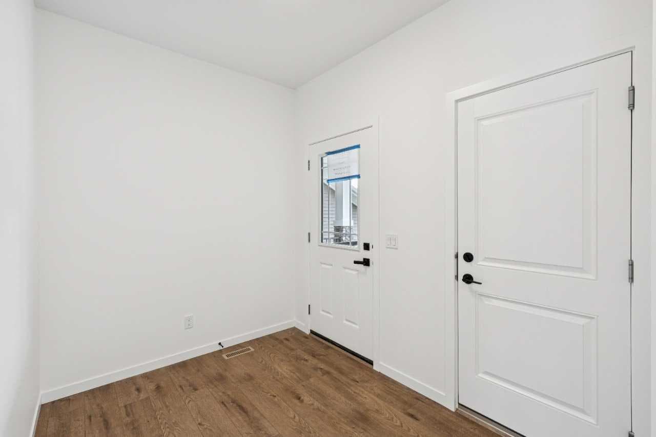 1030 Bayview Crescent SW — photo 5