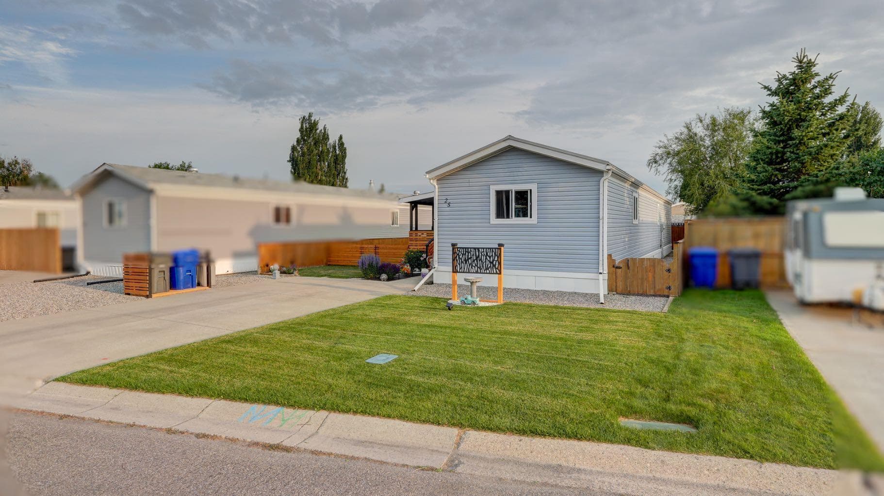 25 Westover Crescent W — photo 2