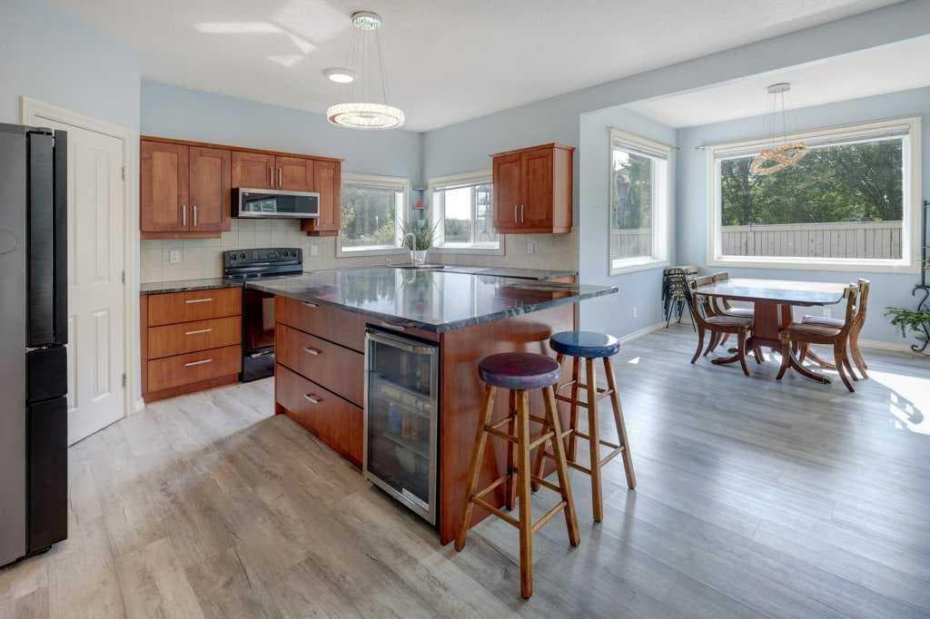 242 Crystal Green Point — photo 4