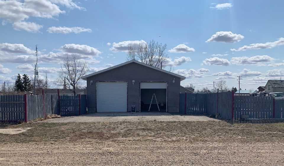 404 6 Avenue N — photo 1