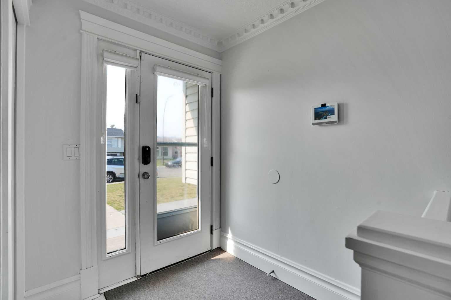 212 Pinetree Place NE — photo 4