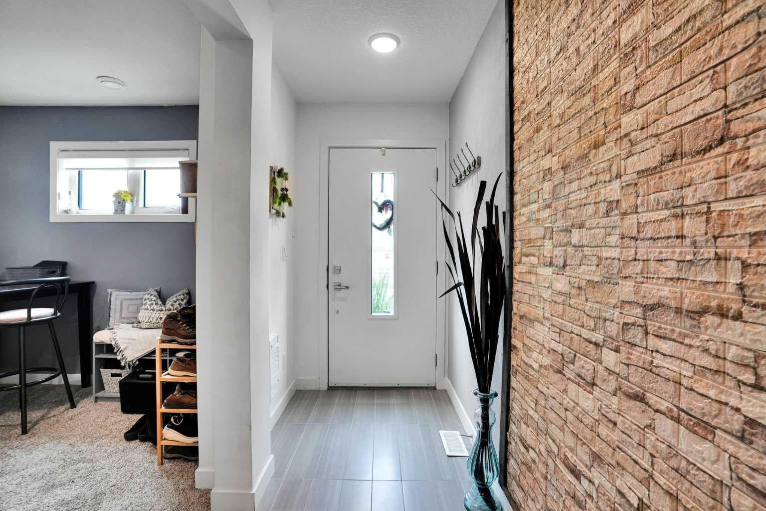 984 Walden Drive SE — photo 2