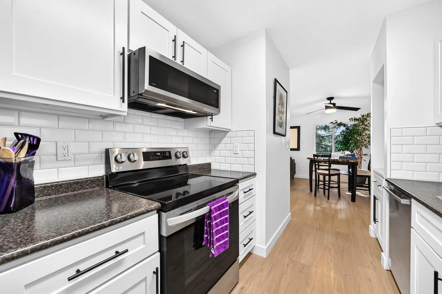 D, 109 Stanley Avenue — photo 1