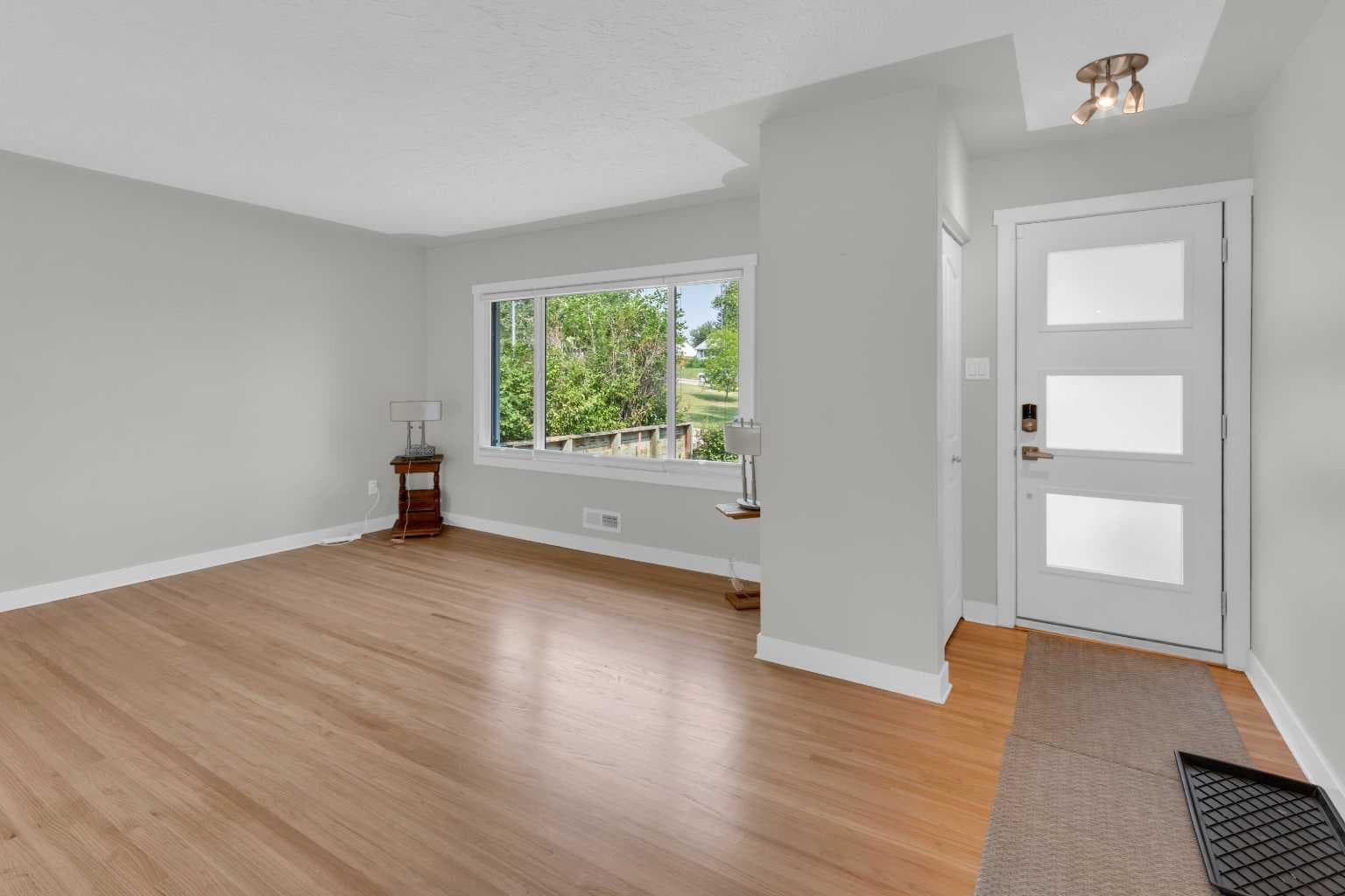 1 Thorncliffe Crescent NW — photo 3