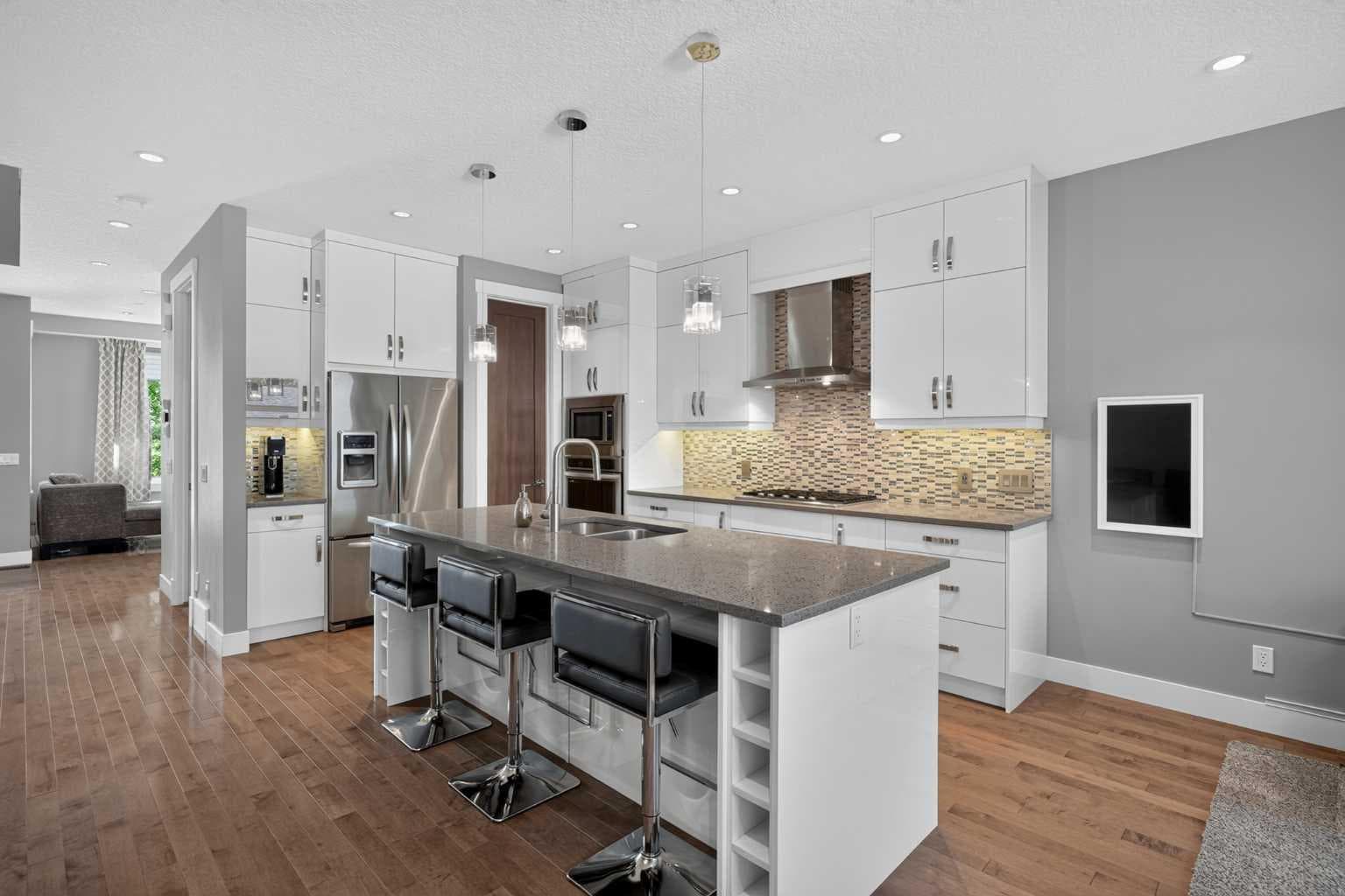 3507 40 Street SW — photo 4