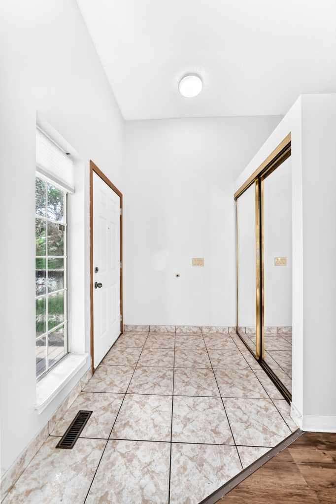 6934 Laguna Way NE — photo 5