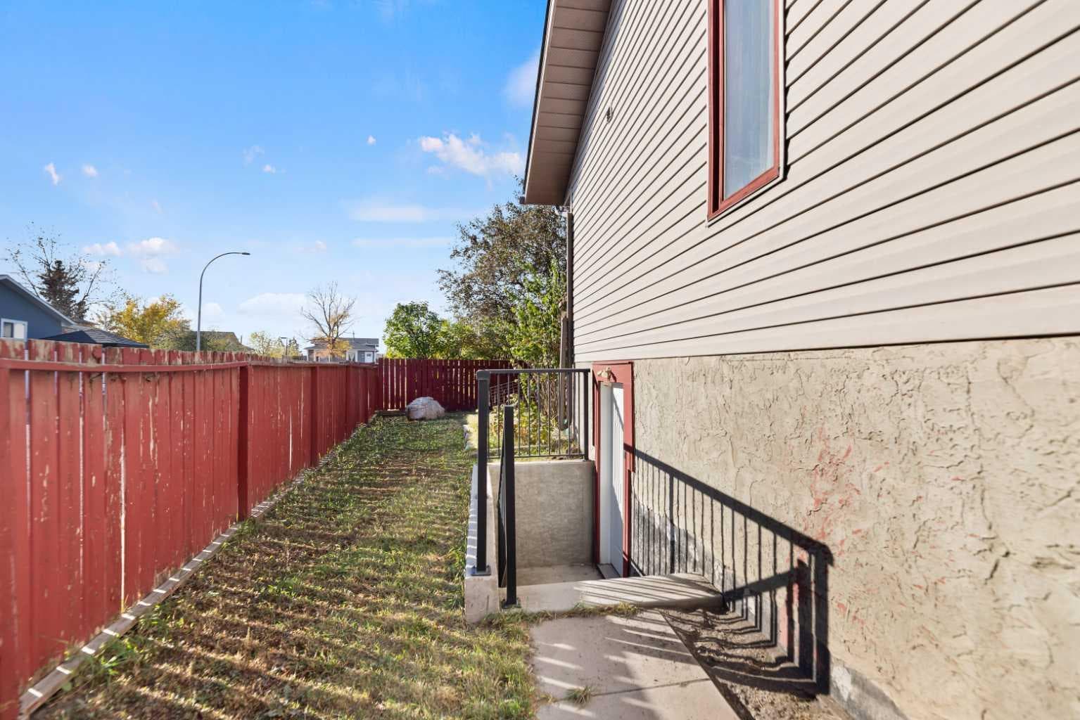 48 Castleglen Court NE — photo 3