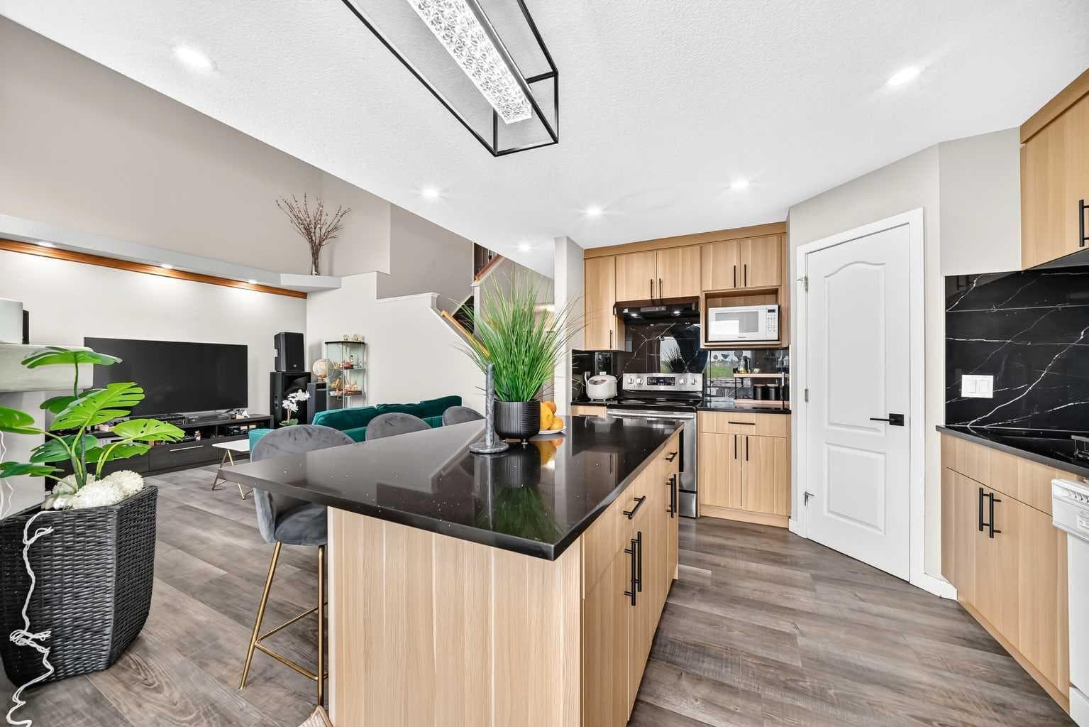 92 San Diego Green NE — photo 2