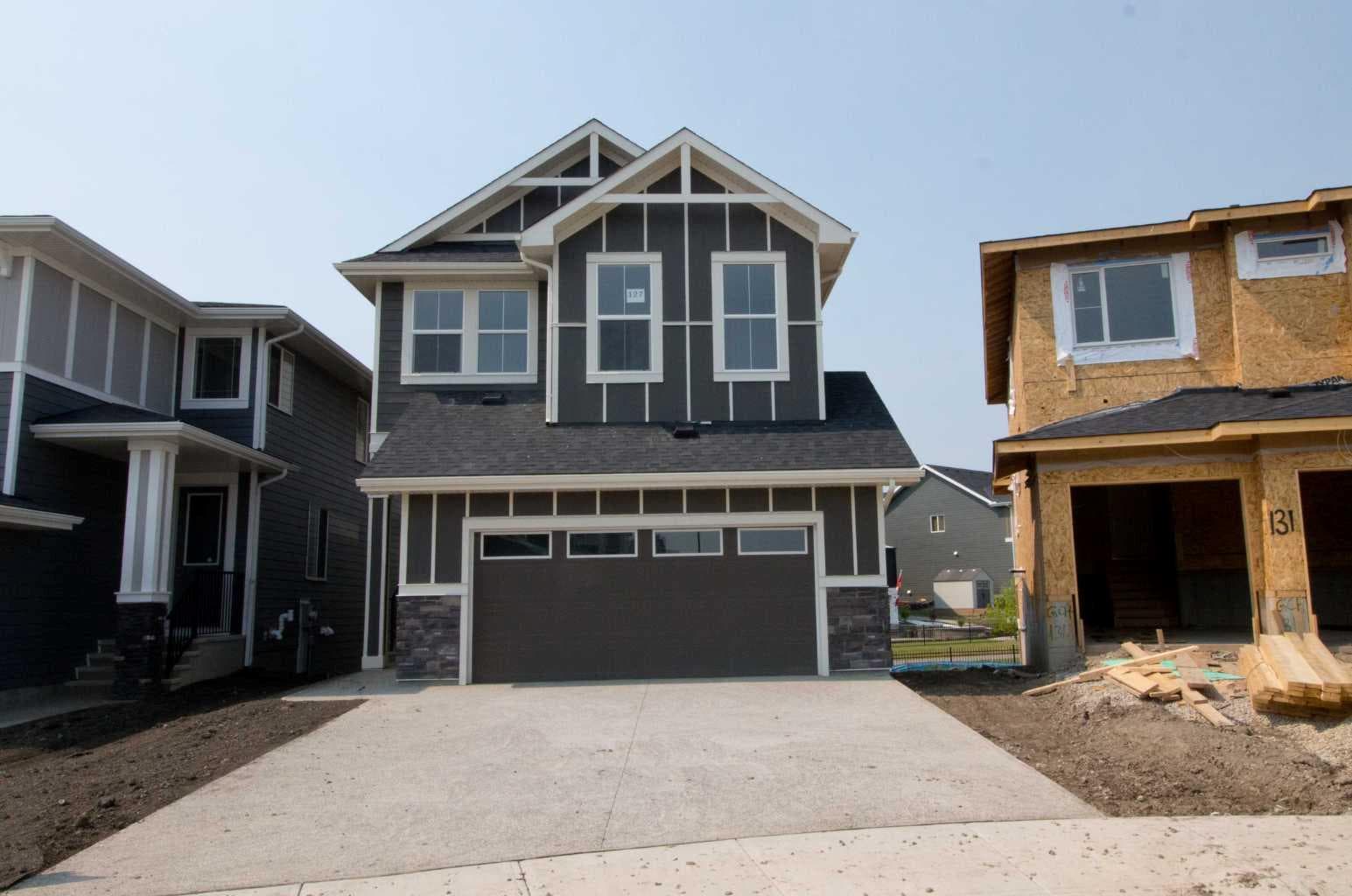 127 Sundown Crescent — photo 1