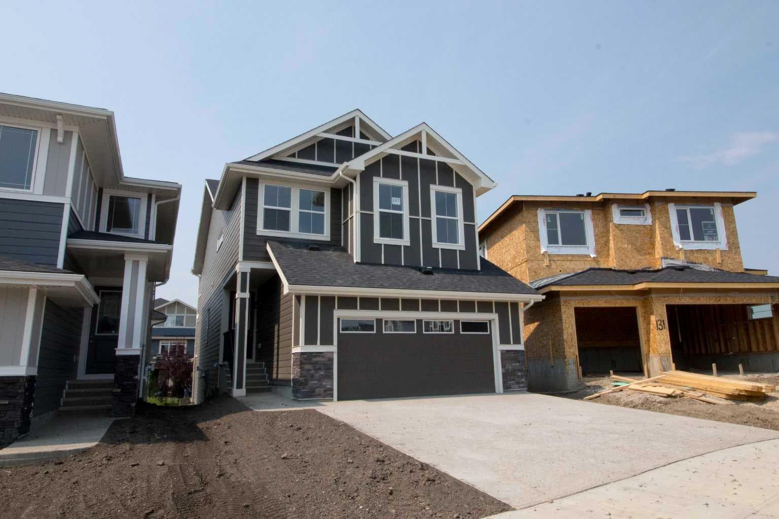 127 Sundown Crescent — photo 2