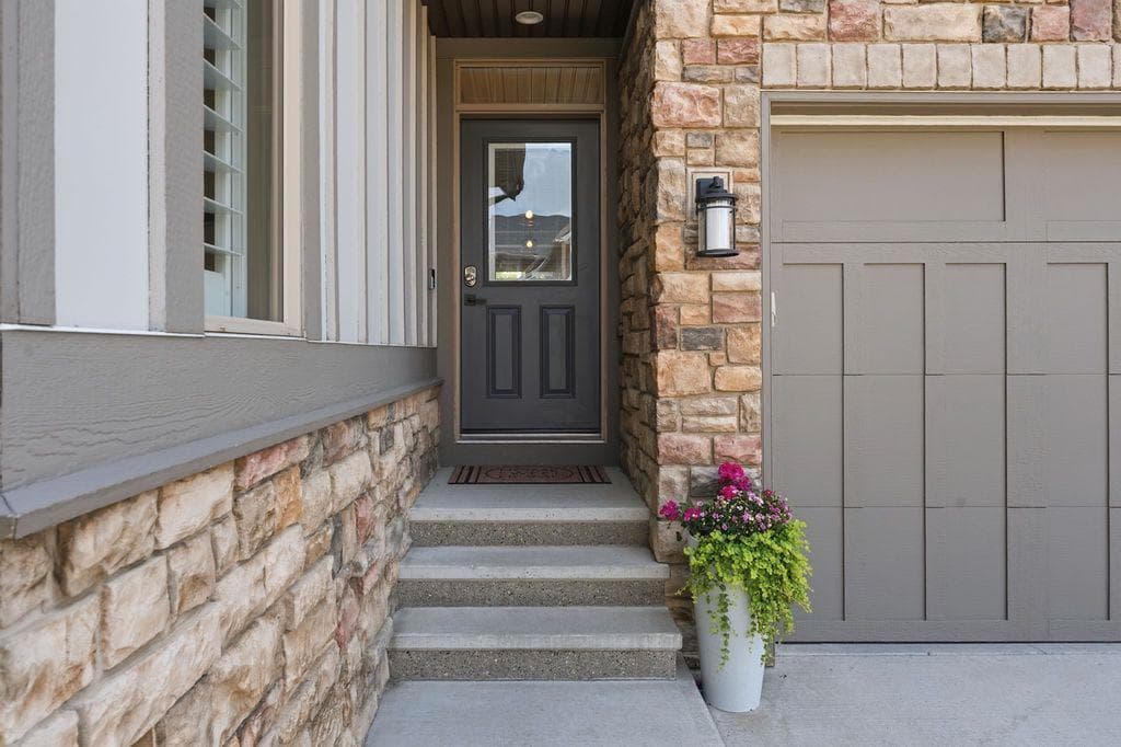 708 Coopers Square SW — photo 2