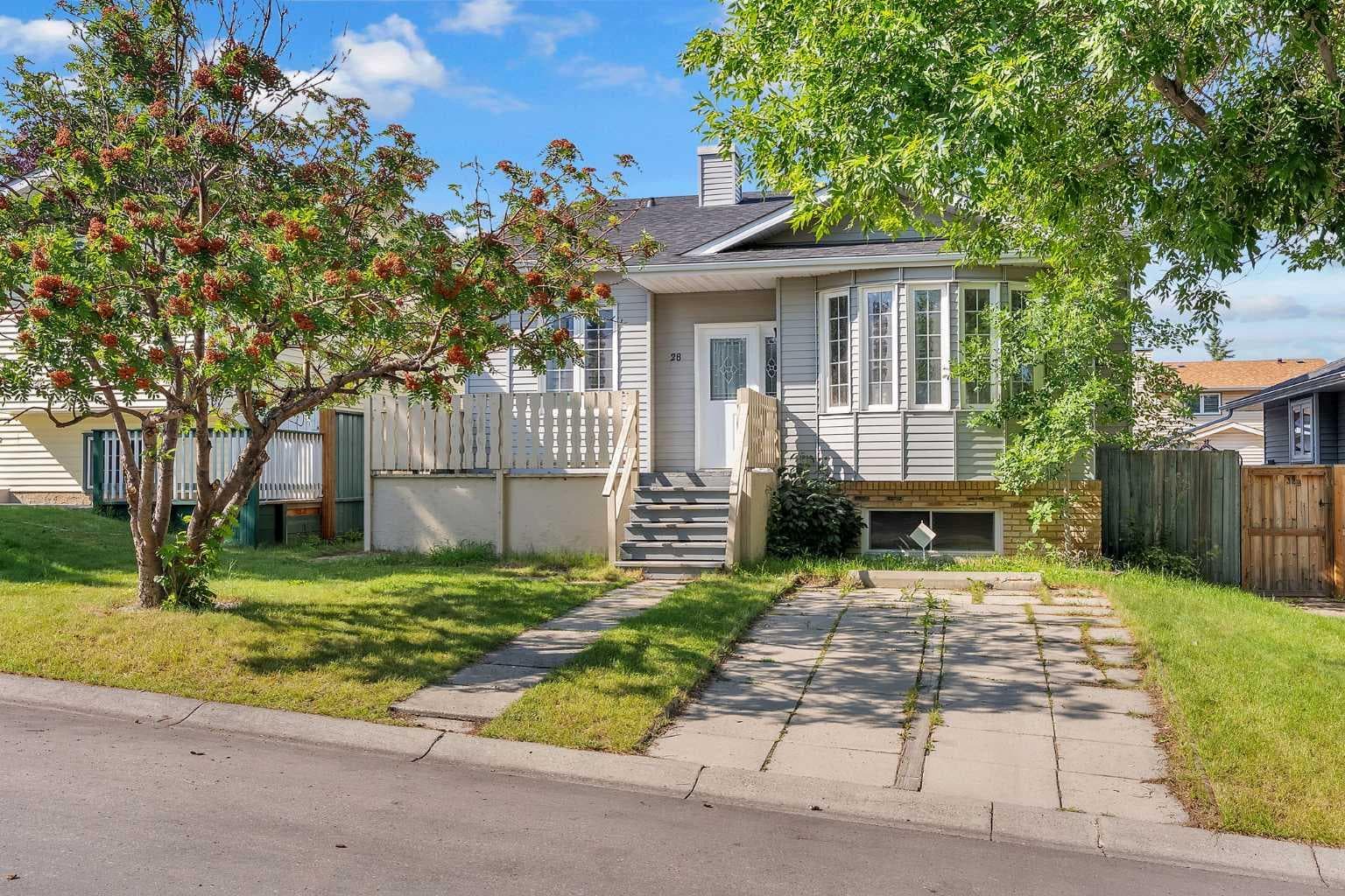 28 Macewan Meadow Link NW — photo 1