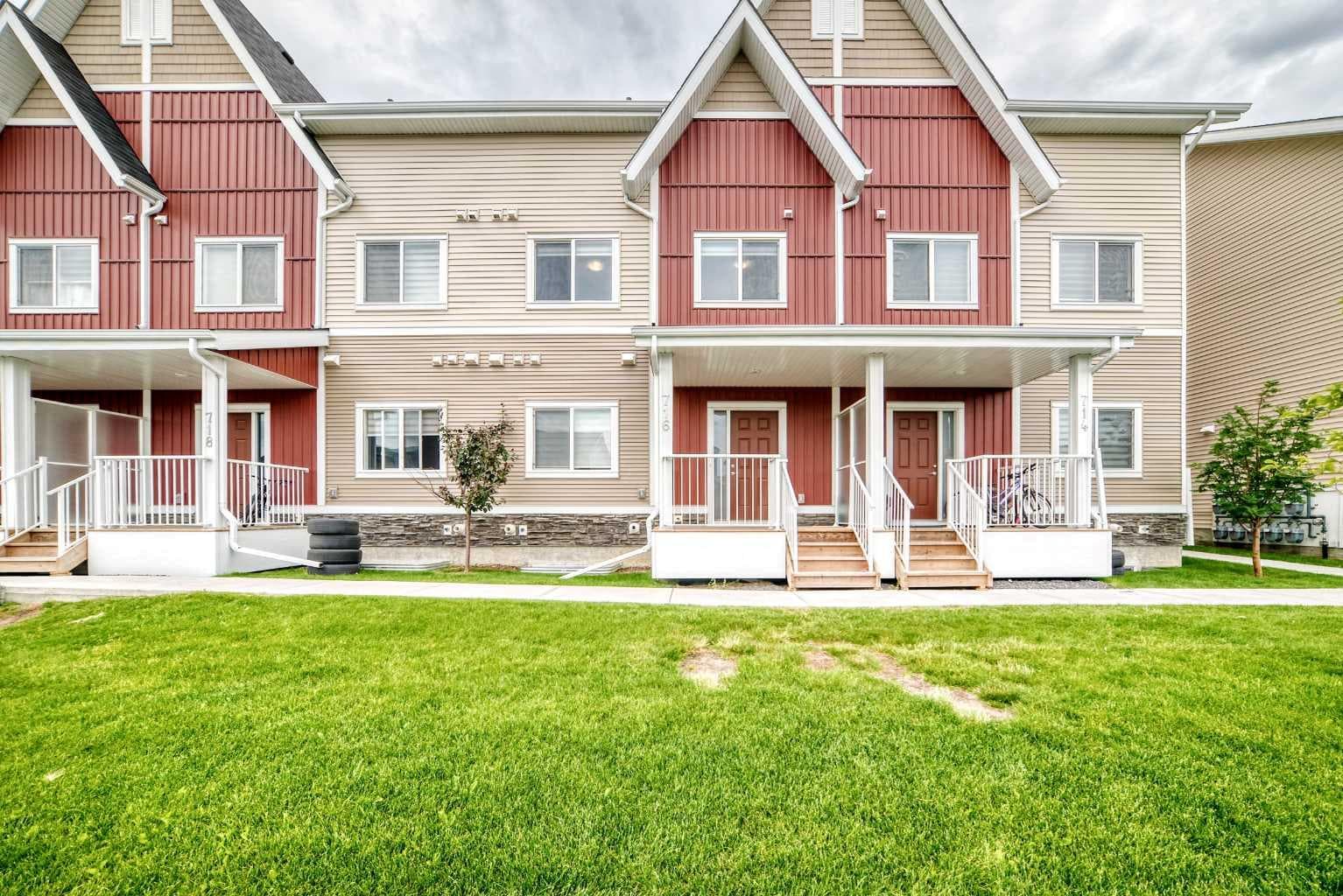716, 32 Red Embers Parade NE — photo 1