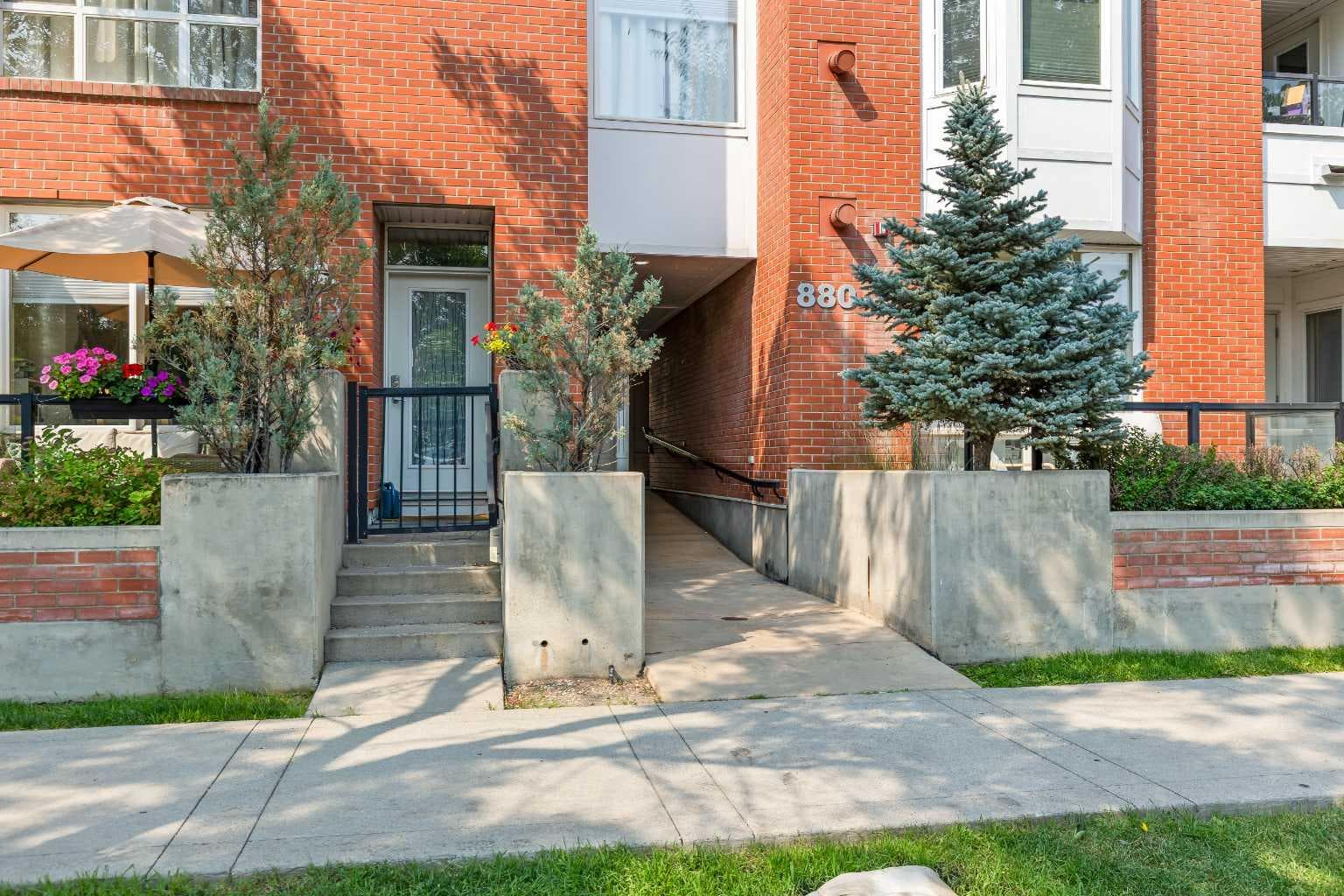 405, 880 Centre Avenue NE — photo 3