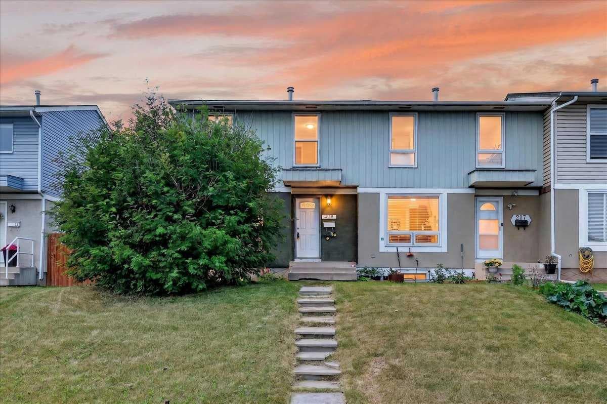 219 Penworth Drive SE — photo 1