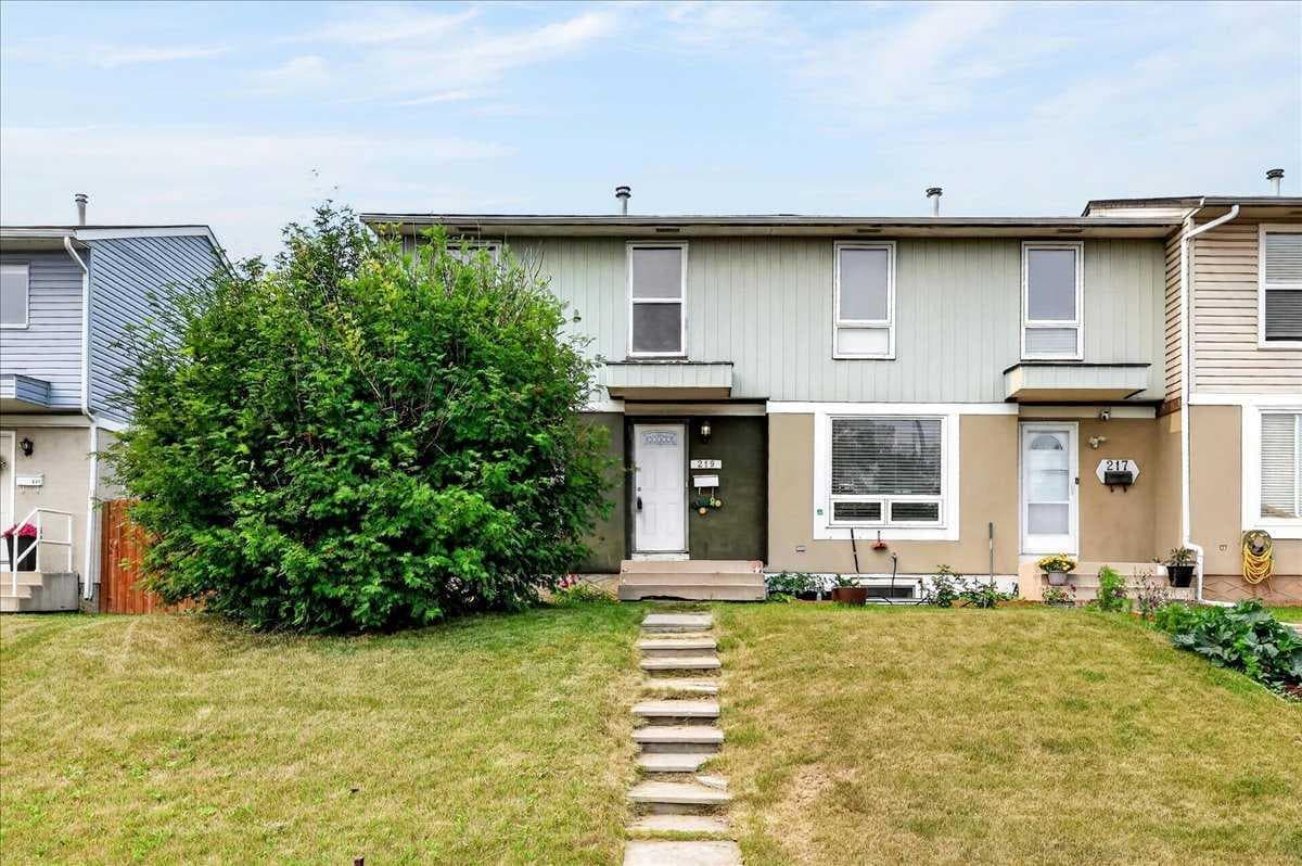 219 Penworth Drive SE — photo 2