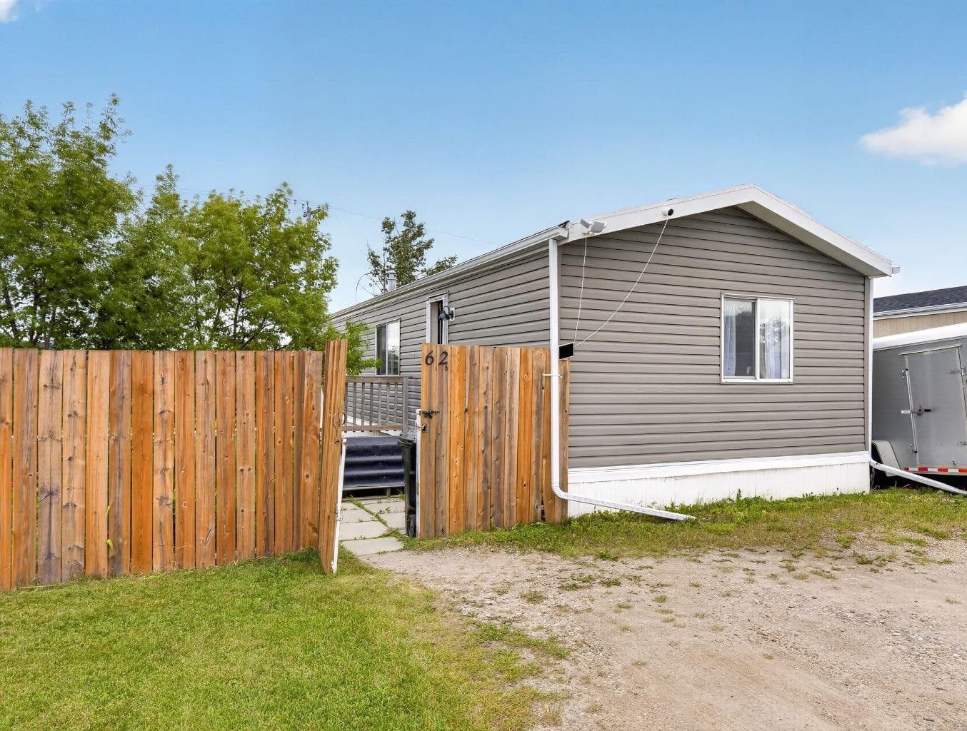 62 Highfield Close — photo 2