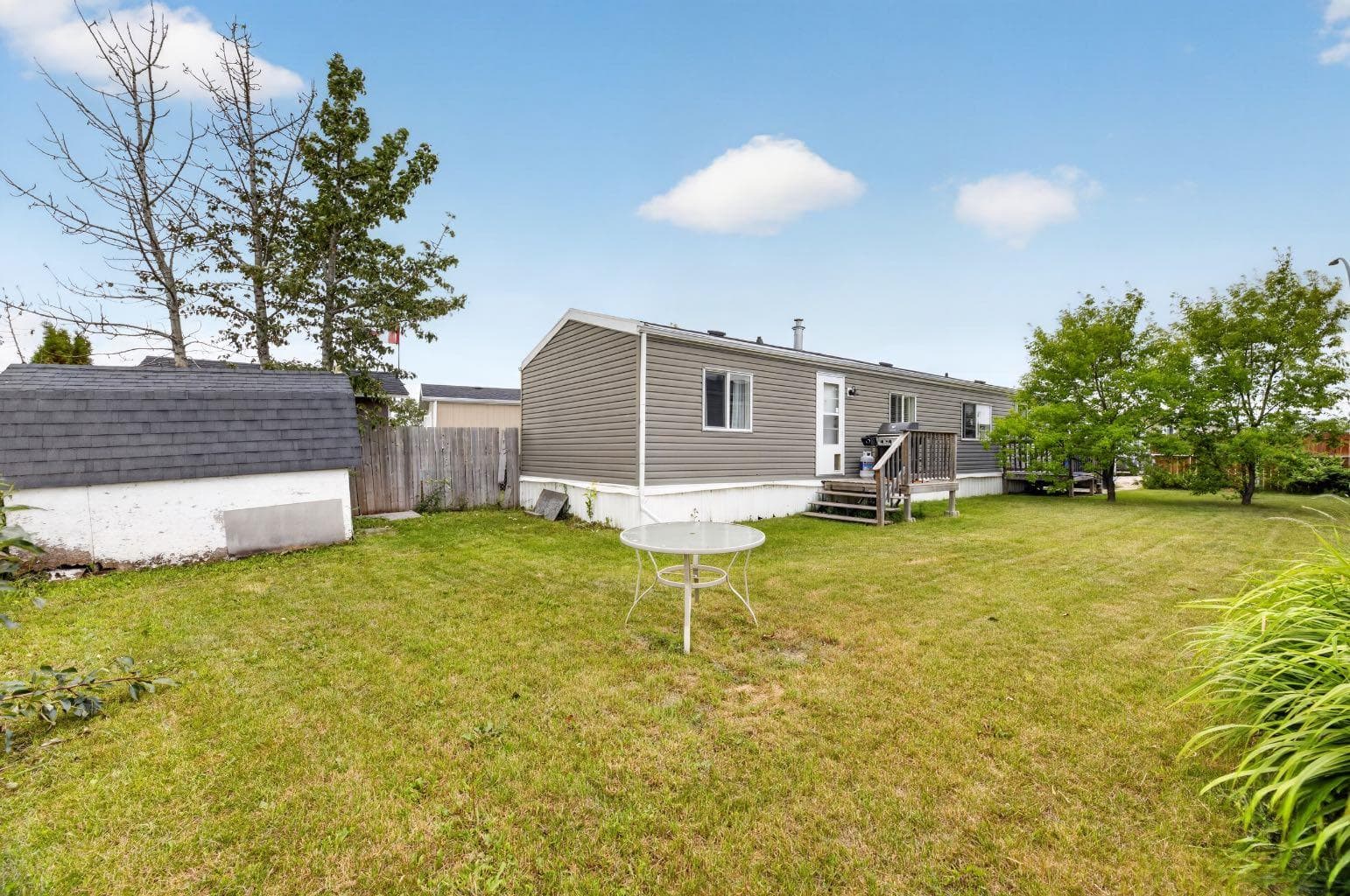 62 Highfield Close — photo 3