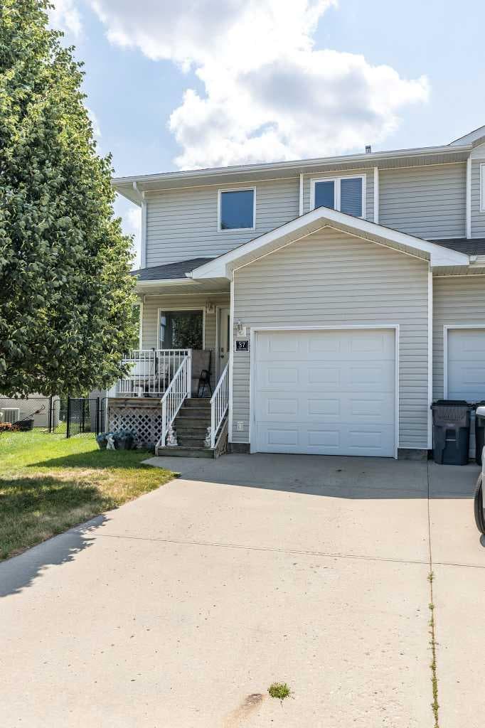 37 Northlands Crescent NE — photo 2