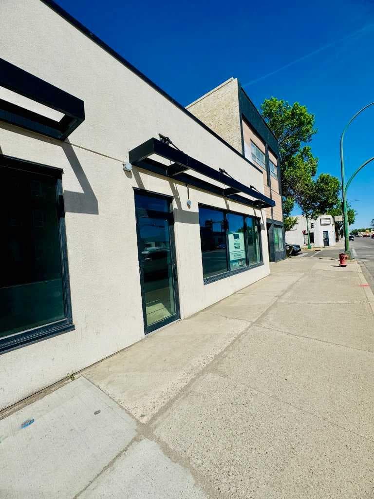 256 13 Street N — photo 1