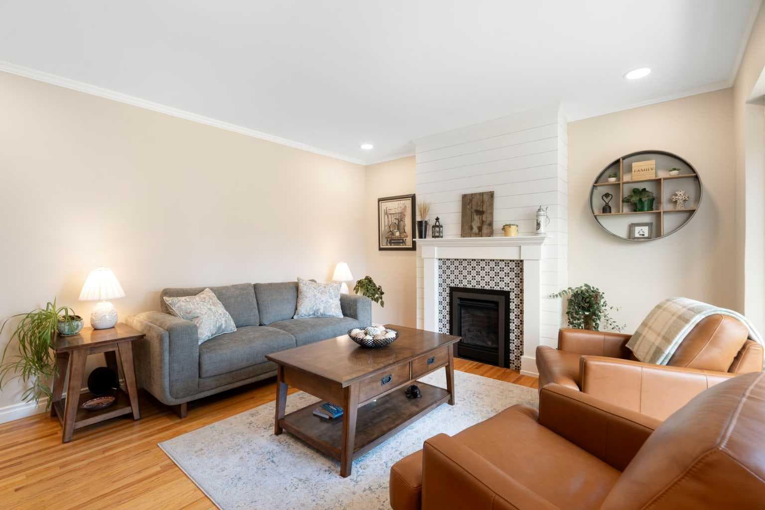 15 Carmangay Crescent NW — photo 2