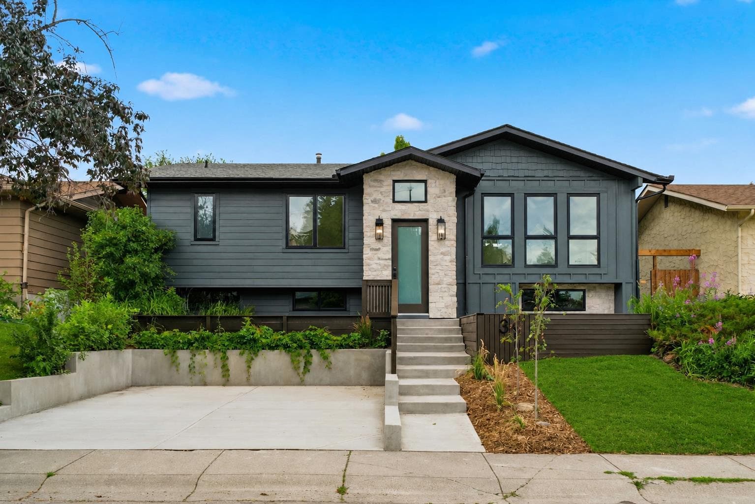 31 Midvalley Road SE — photo 3