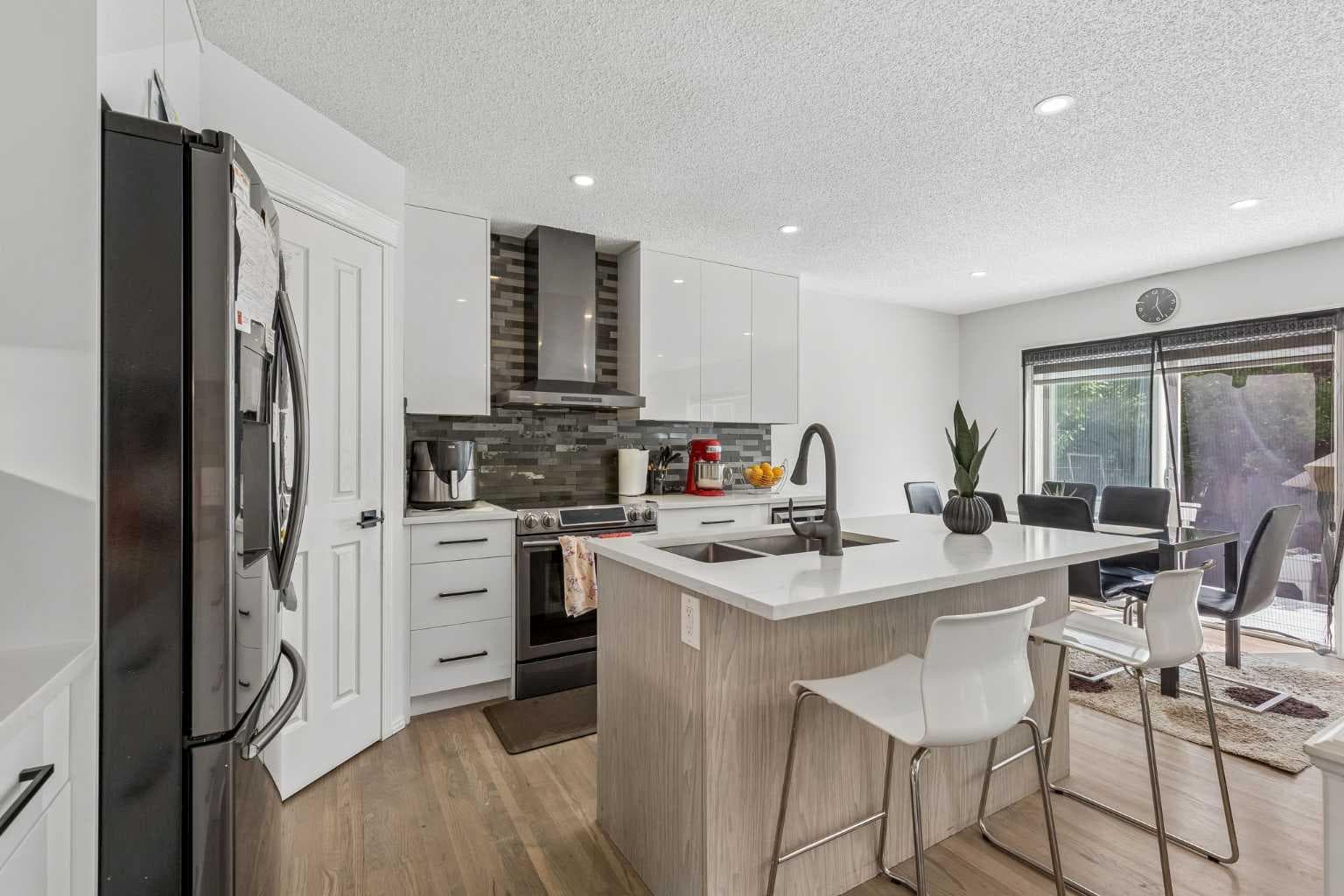 60 Cranfield Park SE — photo 2