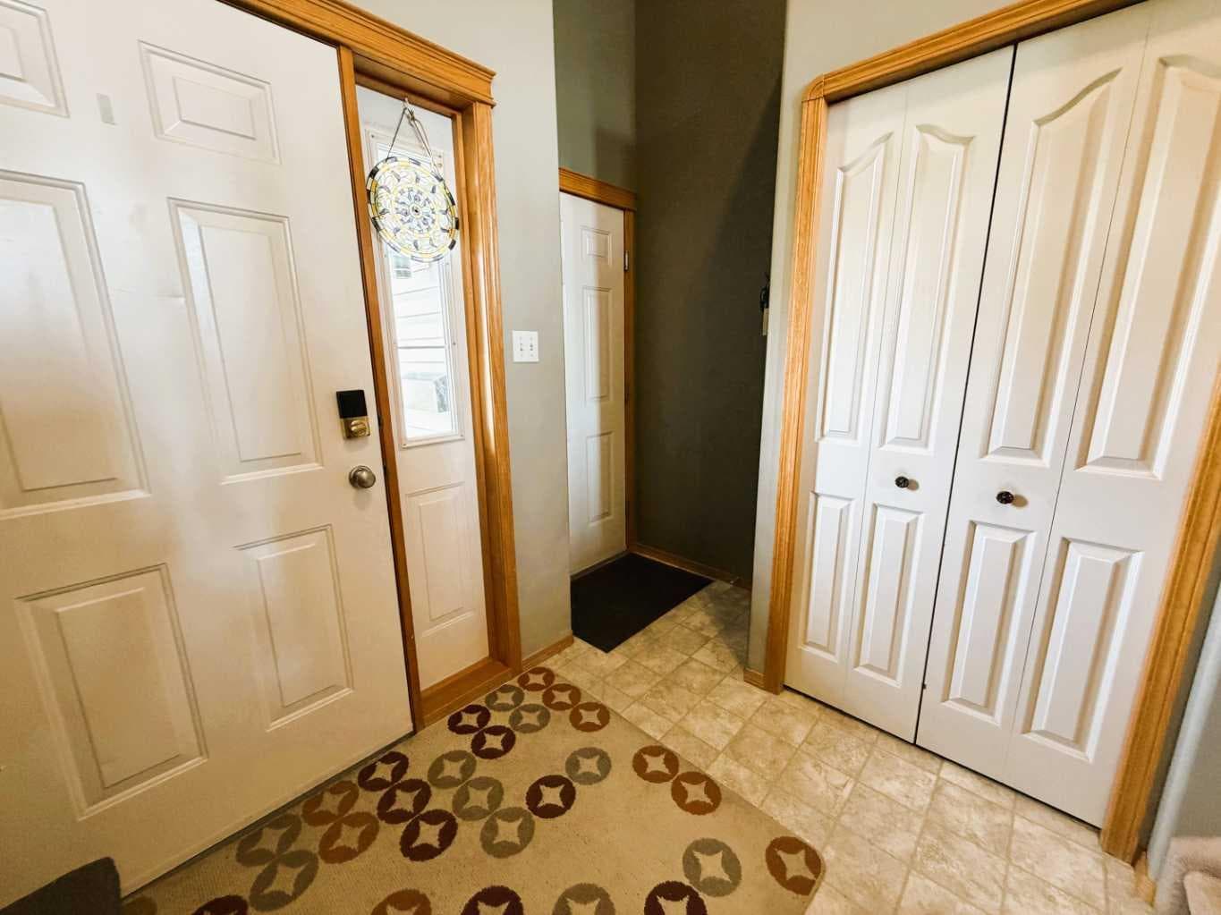 2423 7 Avenue NE — photo 3