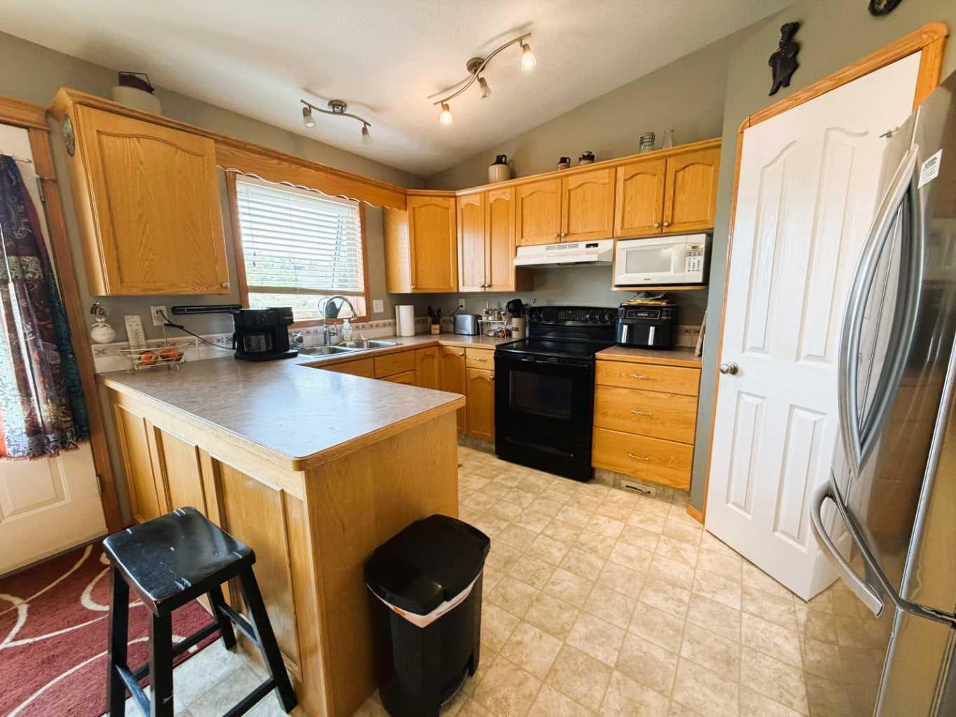 2423 7 Avenue NE — photo 4
