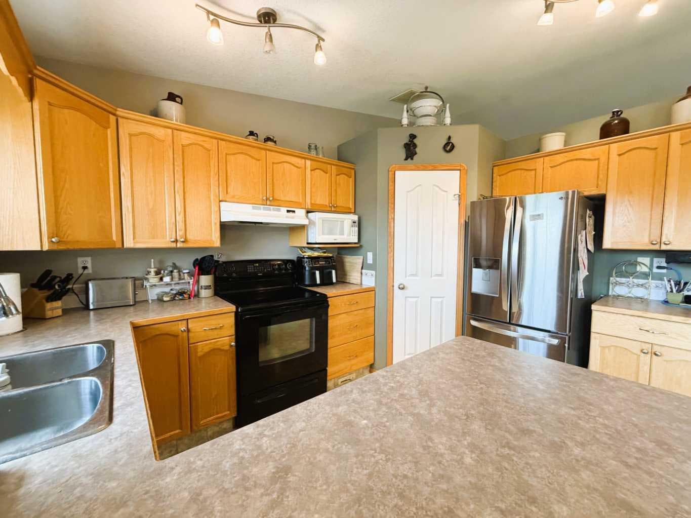 2423 7 Avenue NE — photo 5
