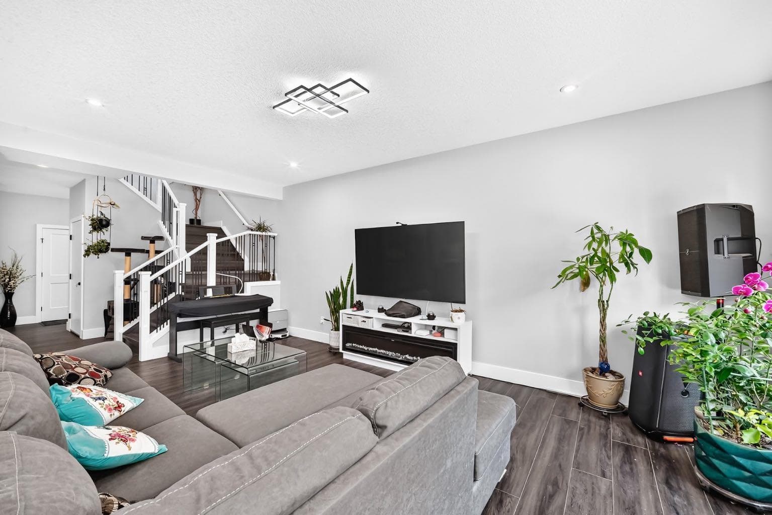 86 Carringvue Manor NW — photo 4