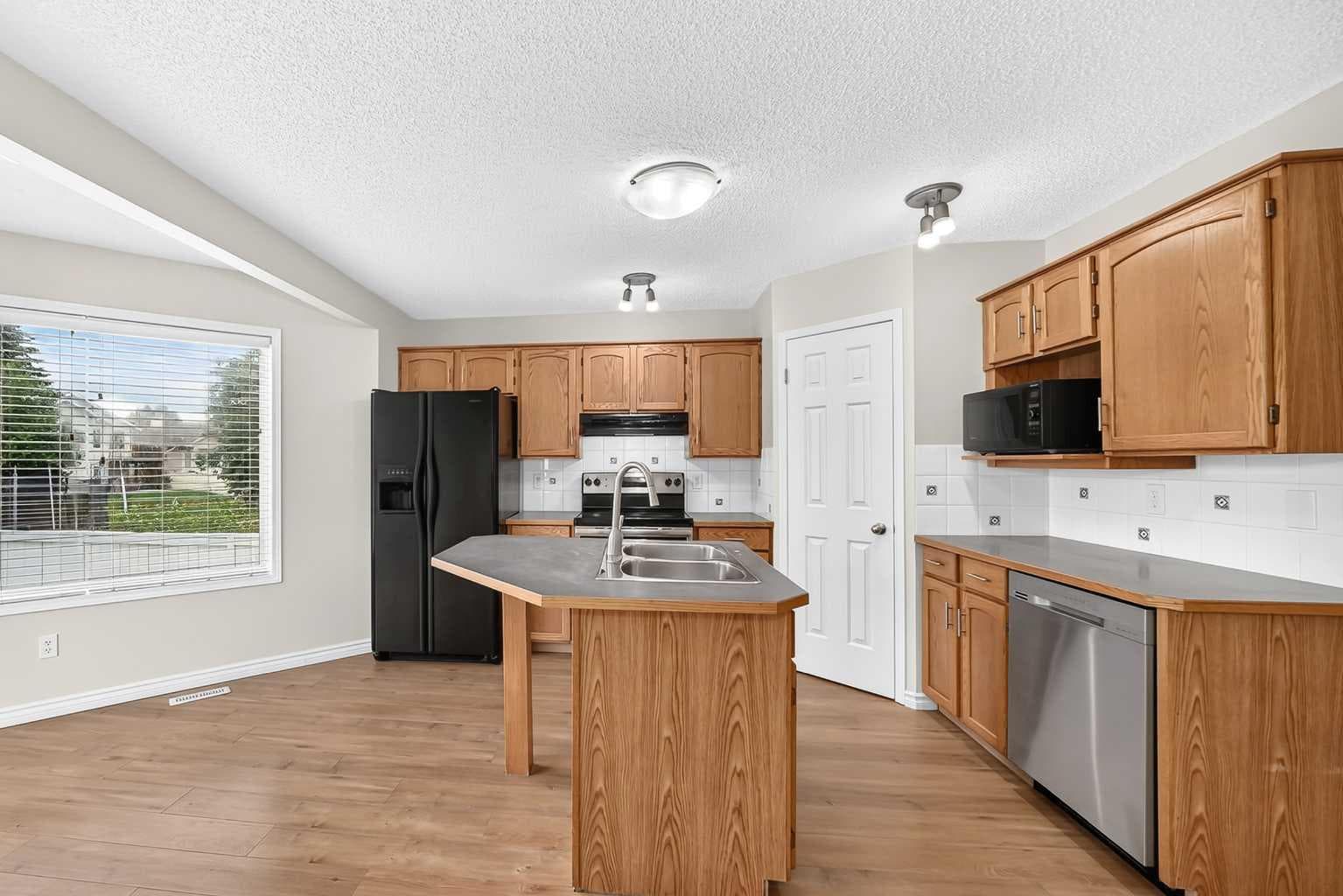 247 Covington Close NE — photo 5