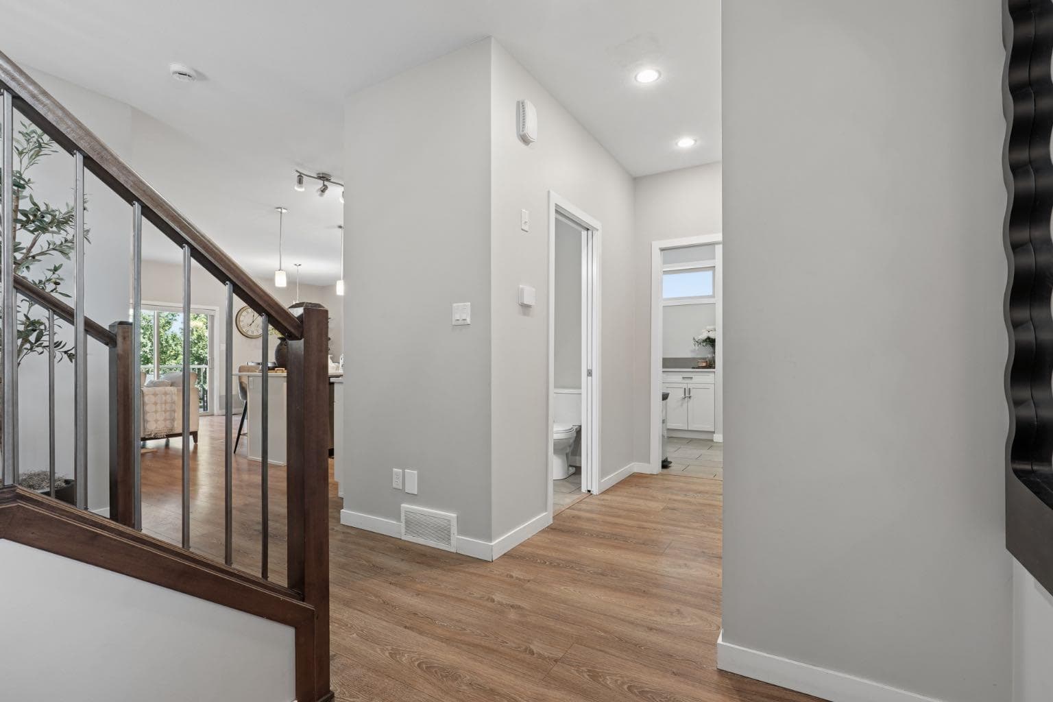 409 Devonia Way W — photo 4