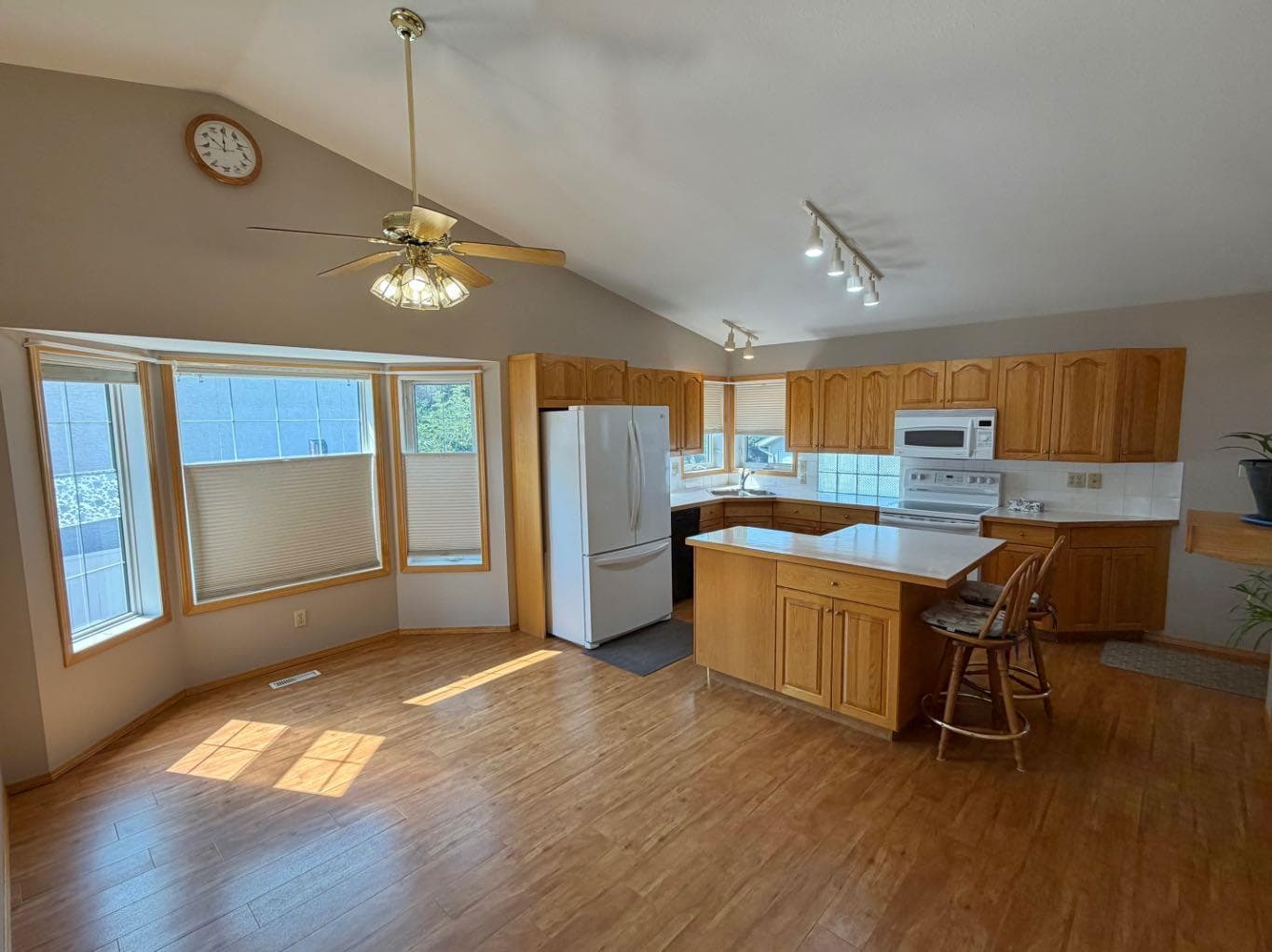 1218 Lakemount Place S — photo 2