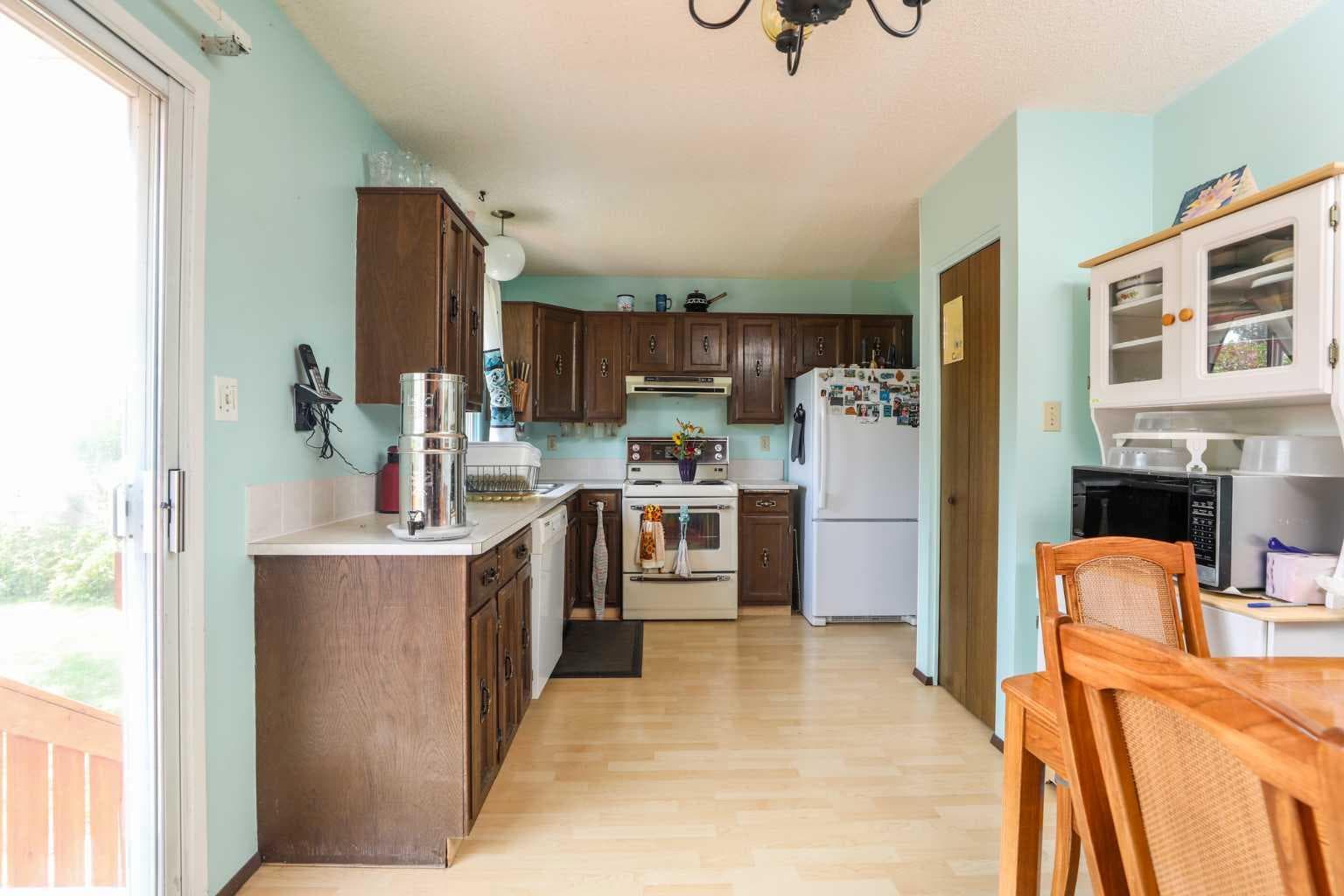1031 Cameron Road S — photo 4