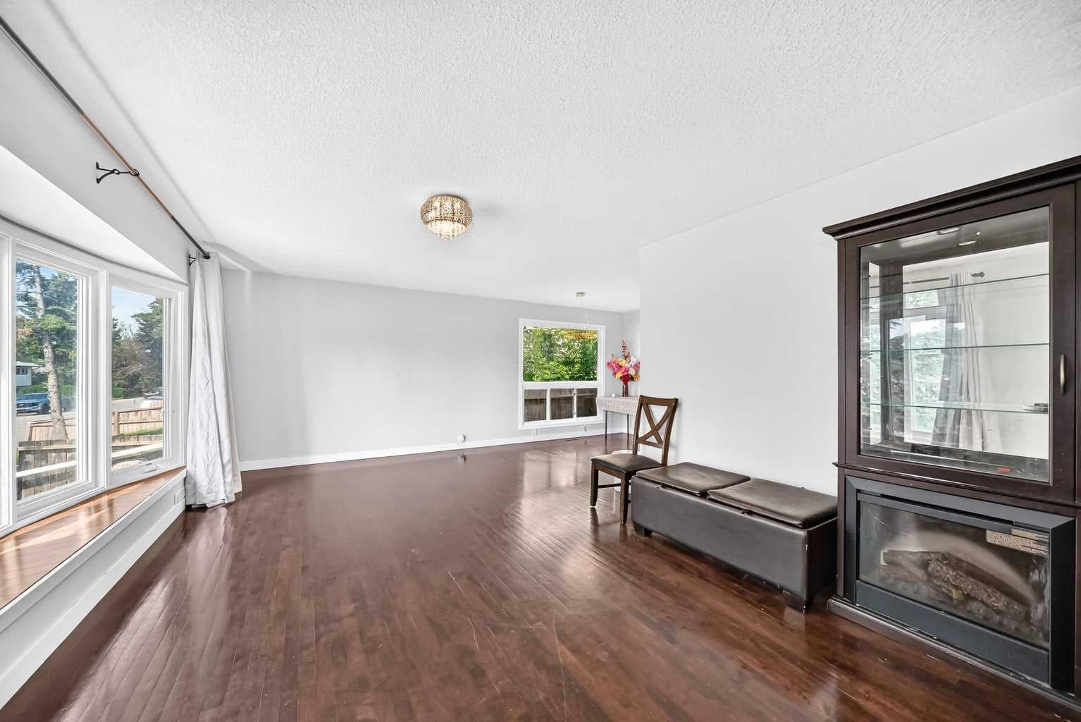 6016 18 Avenue NE — photo 2