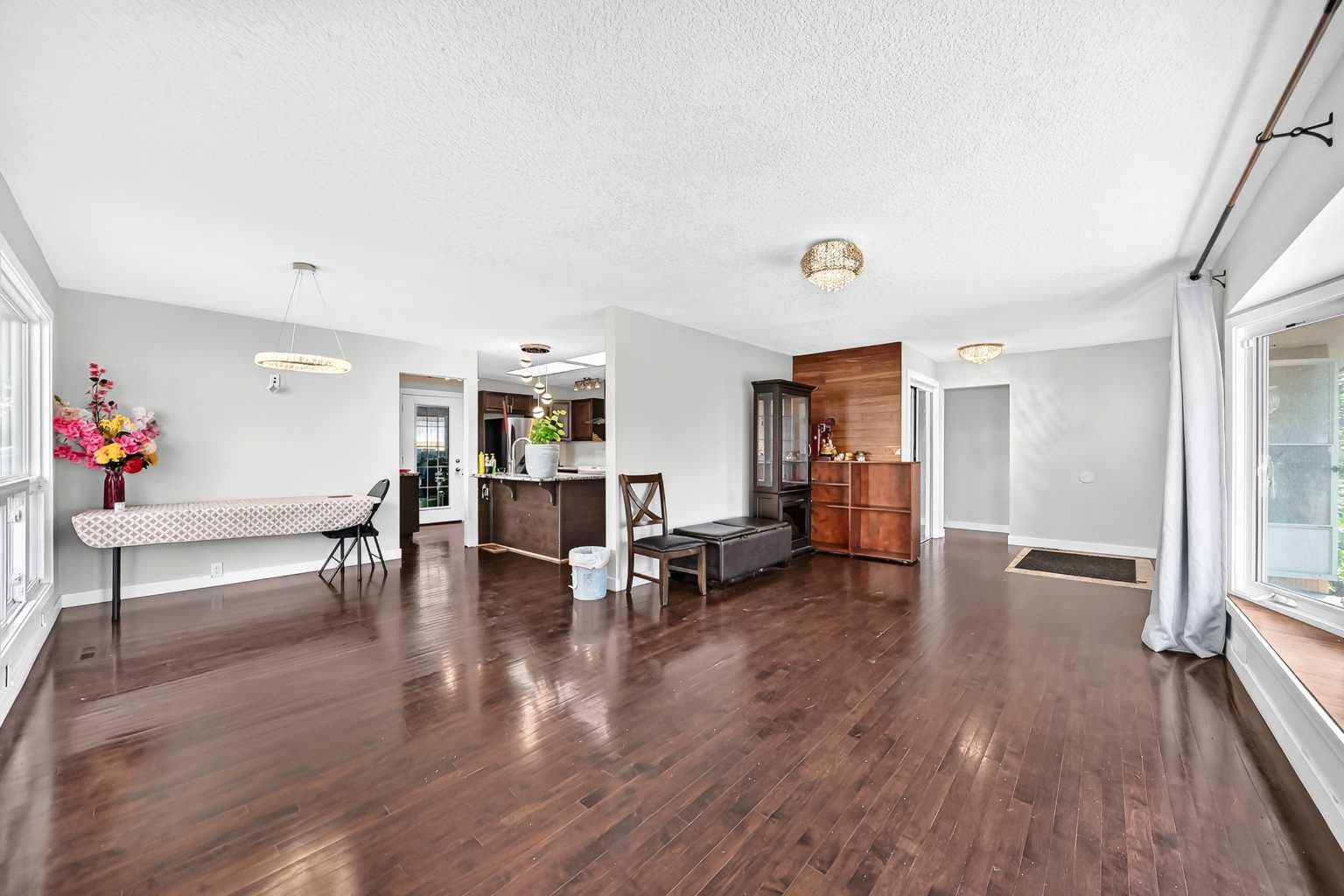 6016 18 Avenue NE — photo 3