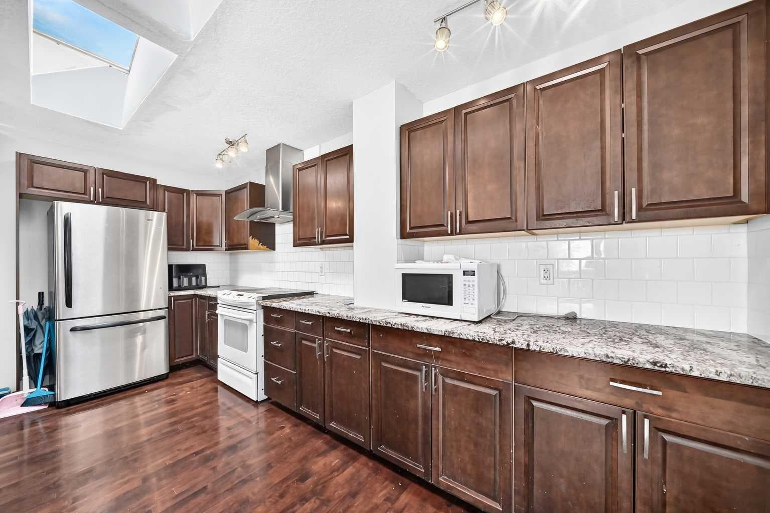 6016 18 Avenue NE — photo 4