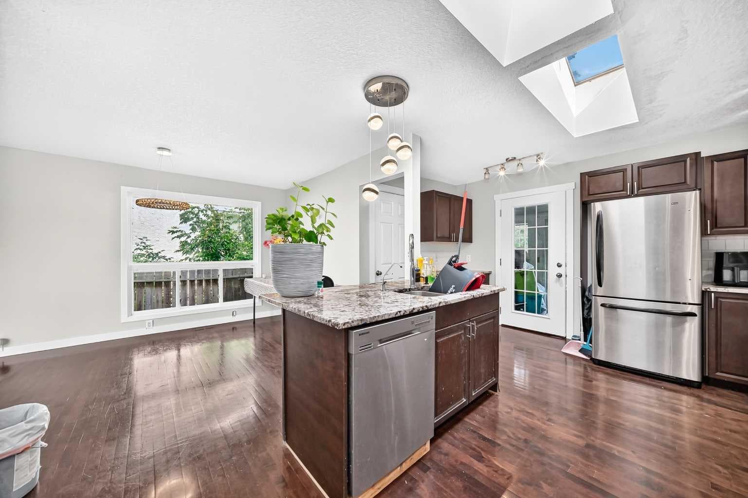 6016 18 Avenue NE — photo 5