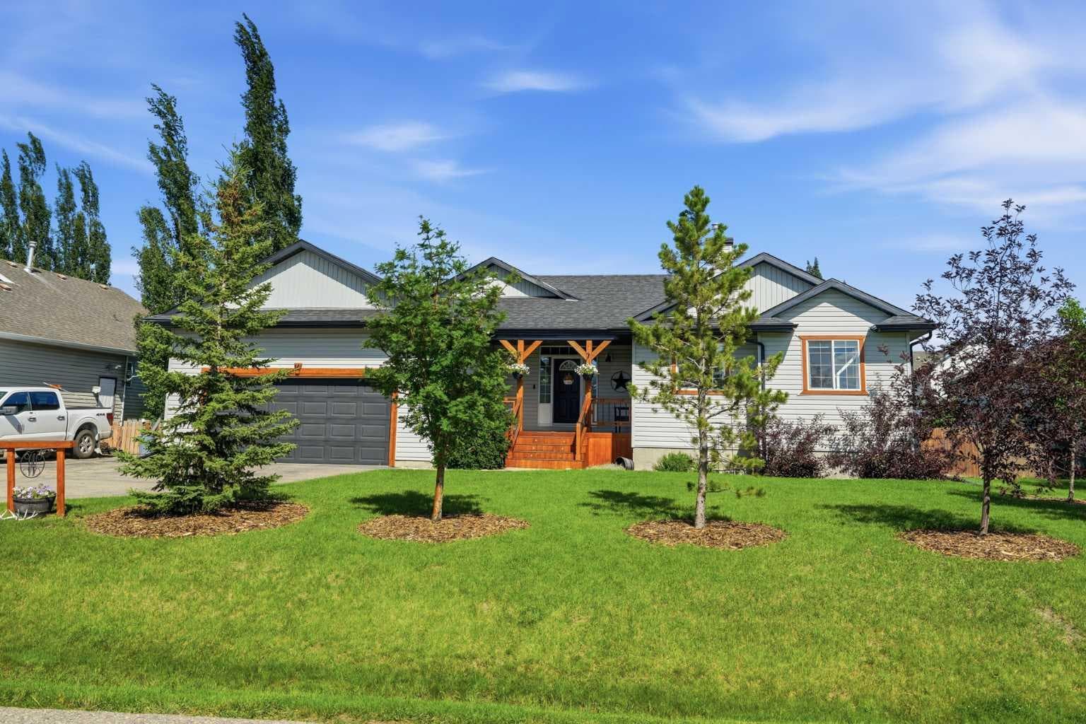 14 Lloyd Crescent NE — photo 2