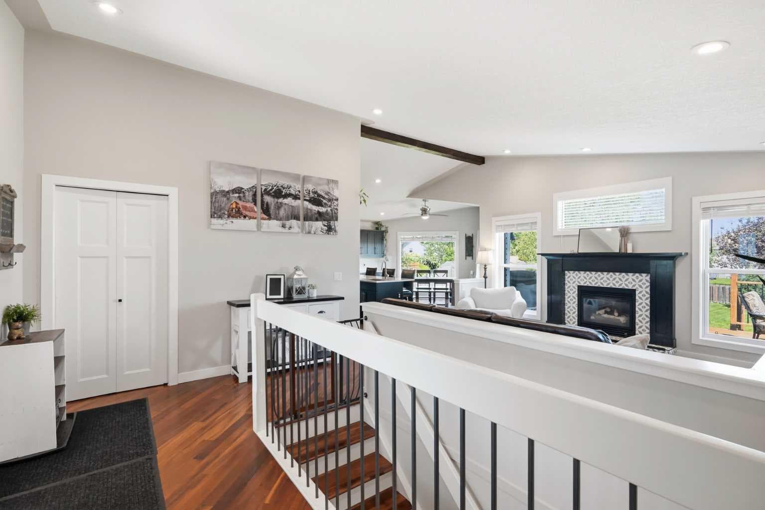 14 Lloyd Crescent NE — photo 4