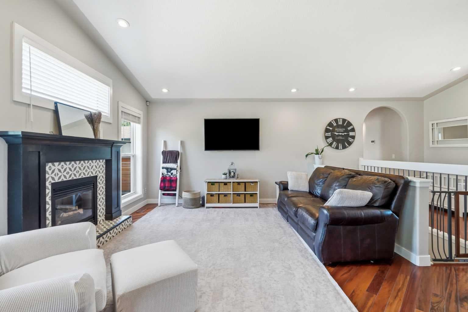 14 Lloyd Crescent NE — photo 5