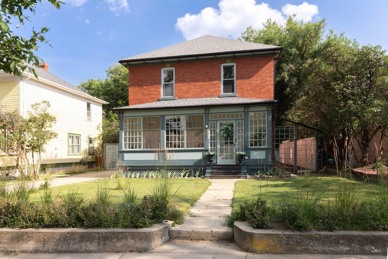 543 Cambridge Street SE — photo 1