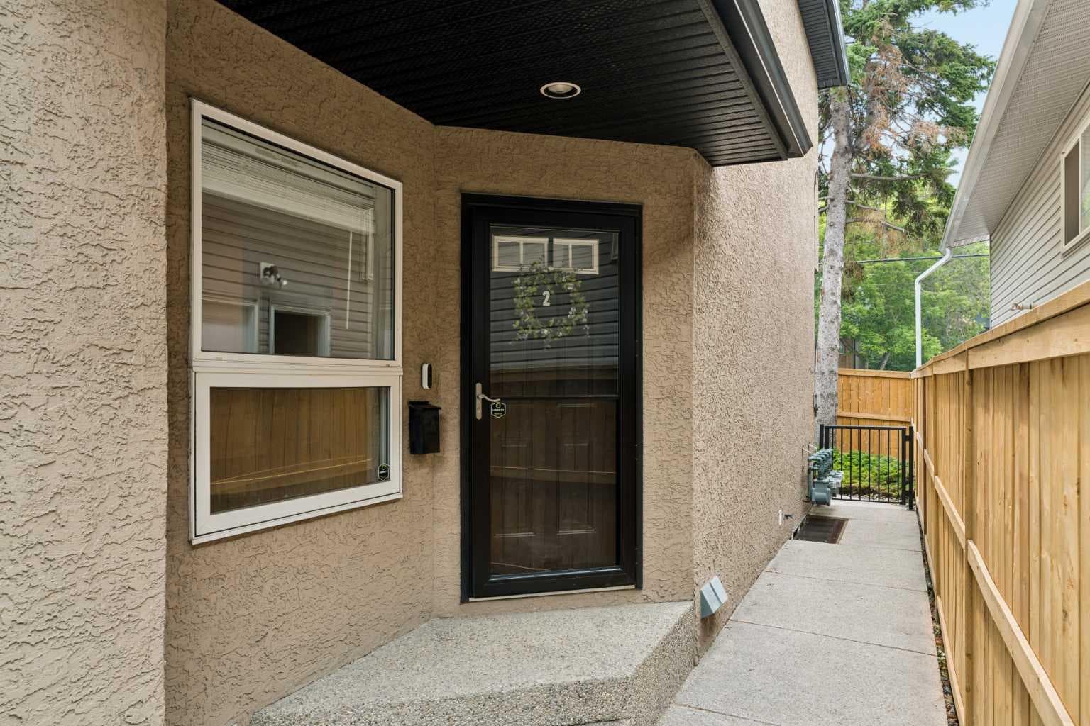 2, 423 13 Avenue NE — photo 3